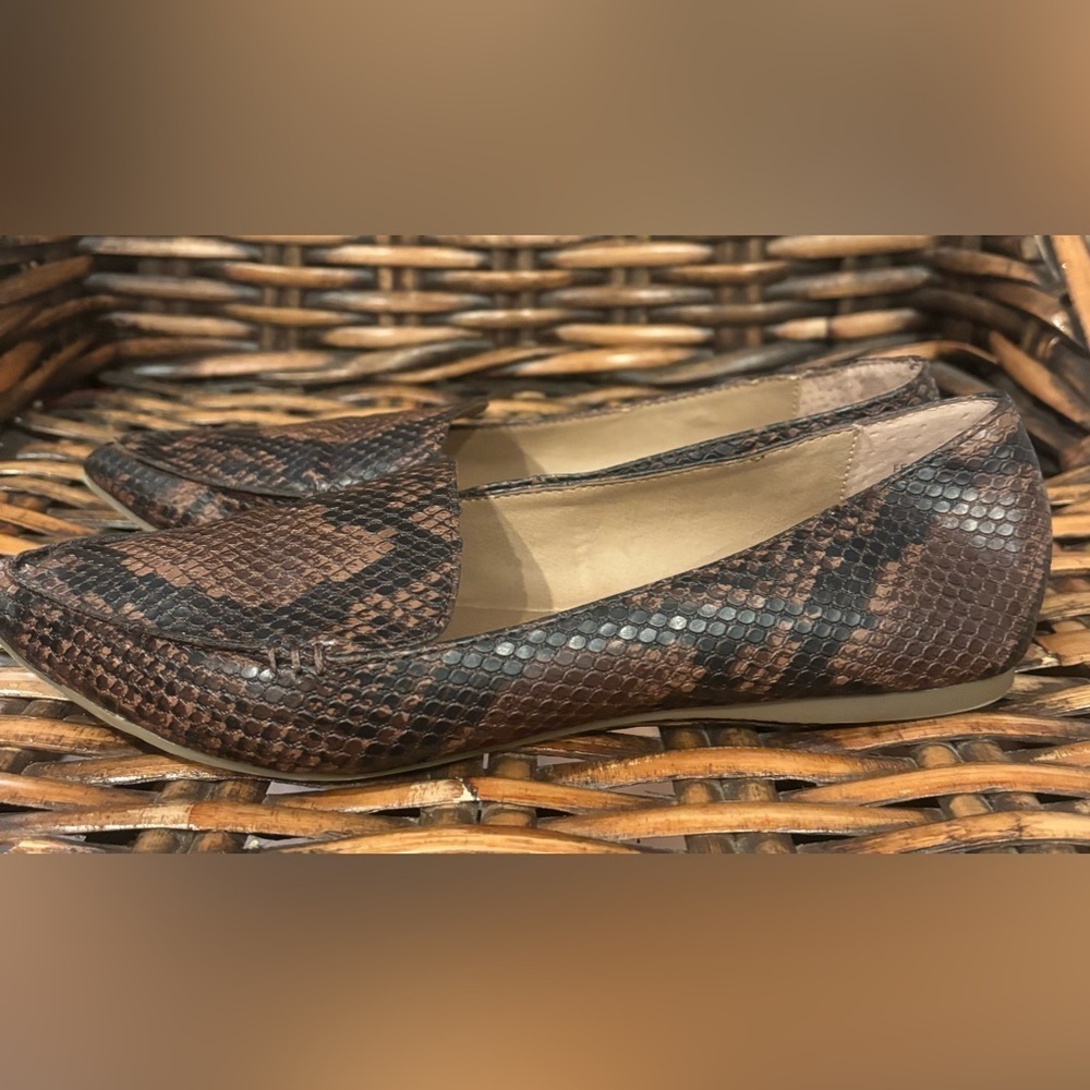 Steve Madden Feather Brown Snakeskin Loafers in size 7. Great condition - Picture 4 of 16